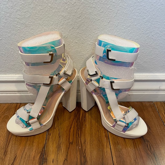 Women White PU Glamorock-2 High Heels - Picture 4 of 5